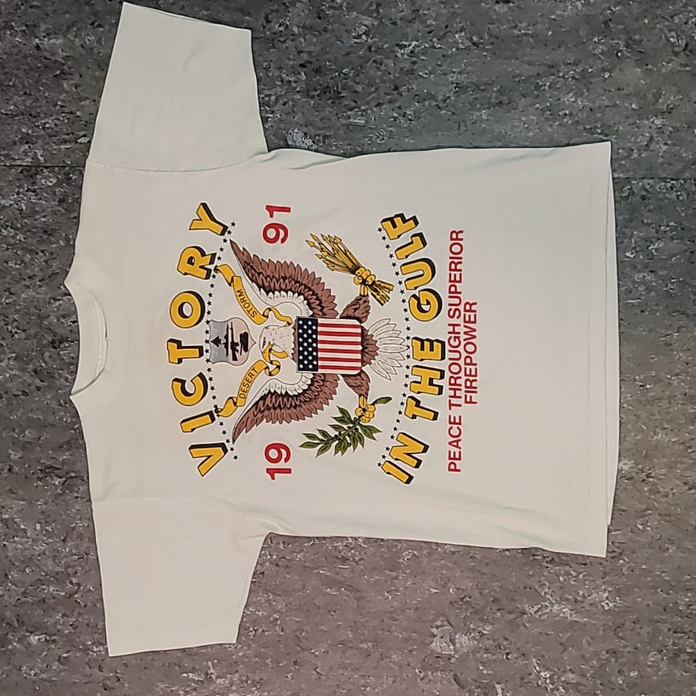 1991. Made in USA. Victory in the Gulf. Single-stitch. Desert Storm War. Medium